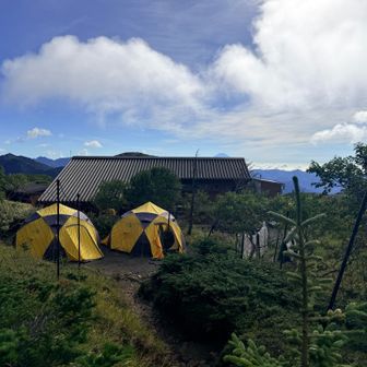 これが小屋のドーム。結構ゆったりしてる。