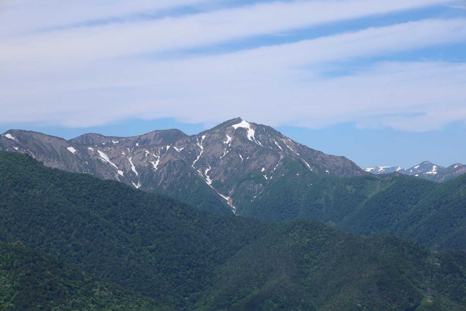 谷川岳😺
トマの耳、オキの耳！
だけどほぼ重なっていて
双耳峰には見えないニャア😹