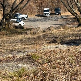 🅿️9台に増えていました！
山行中２組のソロさんと出会いましたが…
屏風岩の観光だけの方もおられました
早く下山できたのでおかわり登山へ❗️