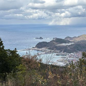 日本海
局所的に雪が降ってます