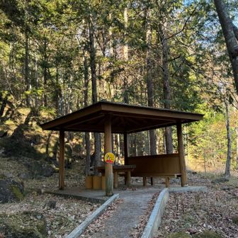 東屋あり

駐車場まで戻ってきました。