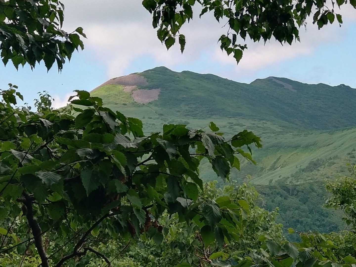 振り返ると

見えてきた⛰️‥


きっとあれが

天塩西岳⛰️かな！
