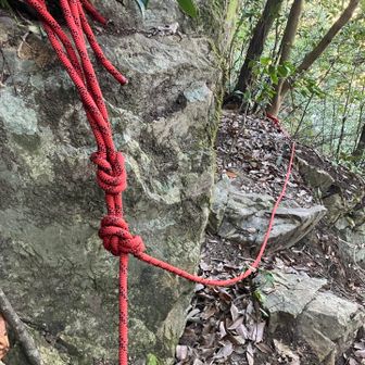 今まで無かった下り部分にザイルが新設されてました
ありがとうございます！！