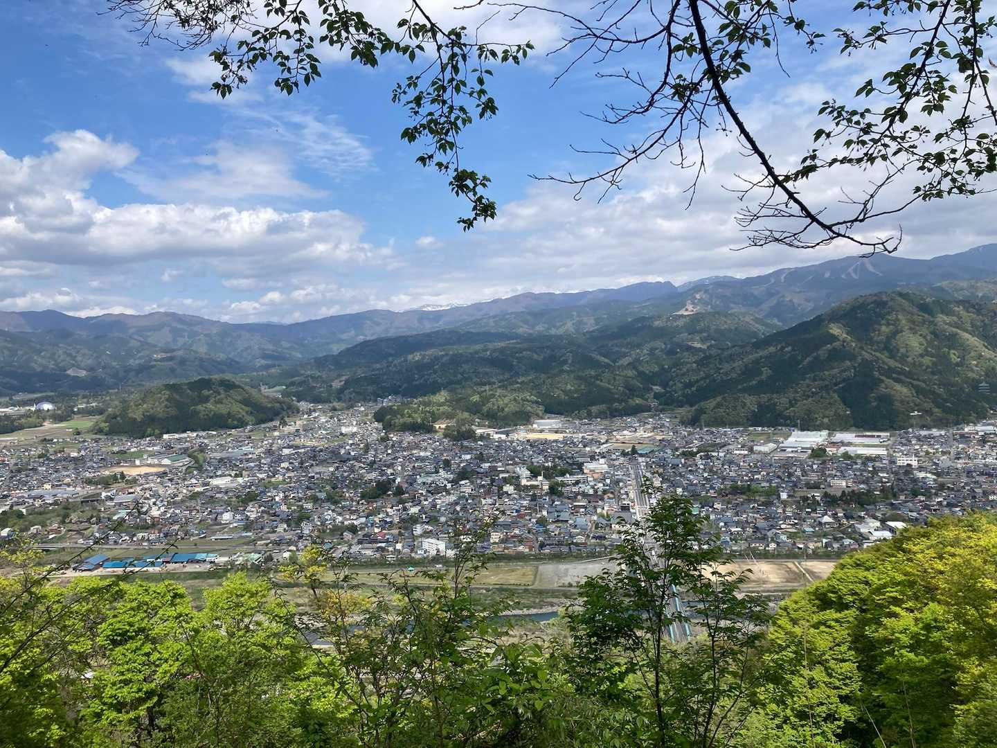 勝山市内
白山もチラッと
雪も融けつつな