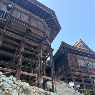 八王子山ピークのすぐ下、日吉大社奥宮に着いた