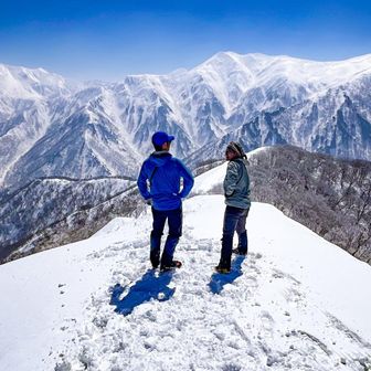足を伸ばした二居俣の頭
雪が無いと歩けない