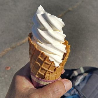 駐車場は暑いのでソフトクリームが美味しい