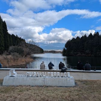 田貫湖の湖畔は気持ちいい☺️
ほんとは正面に富士山どぉーん