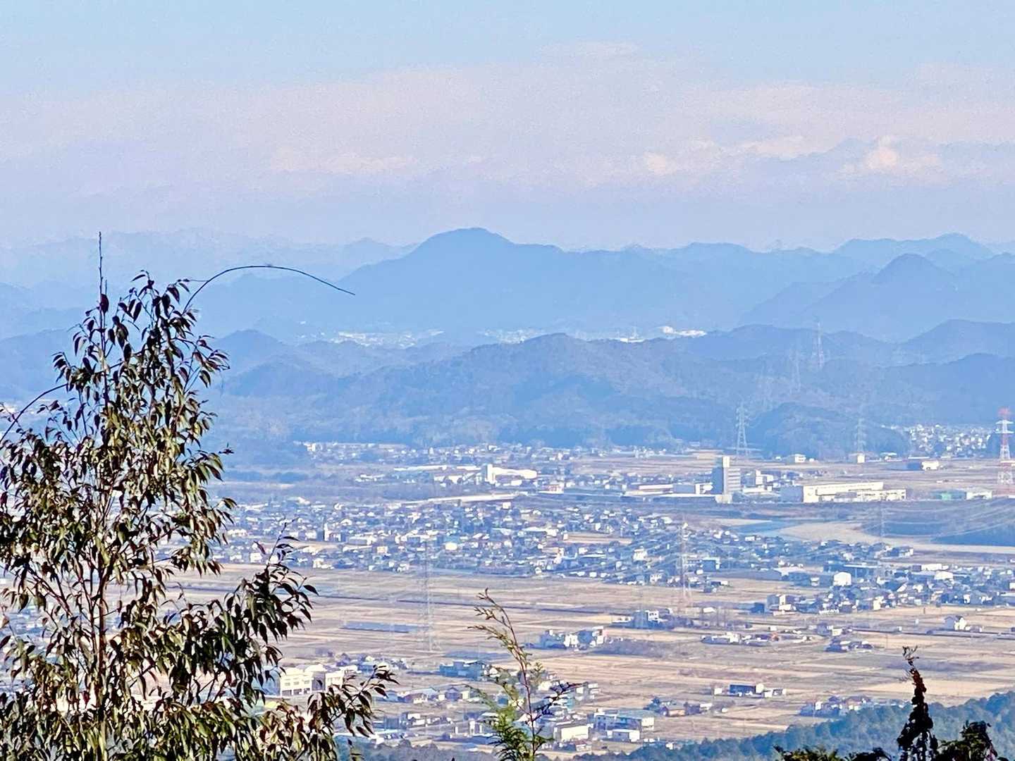 御嶽山・乗鞍岳方面は視界不良です。