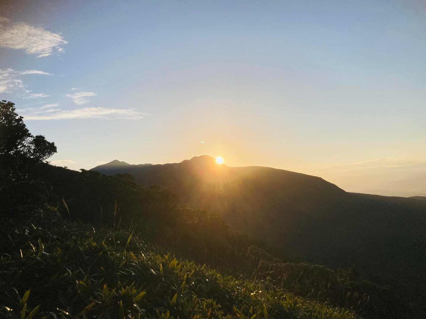 久住山から登り出す朝日🌅