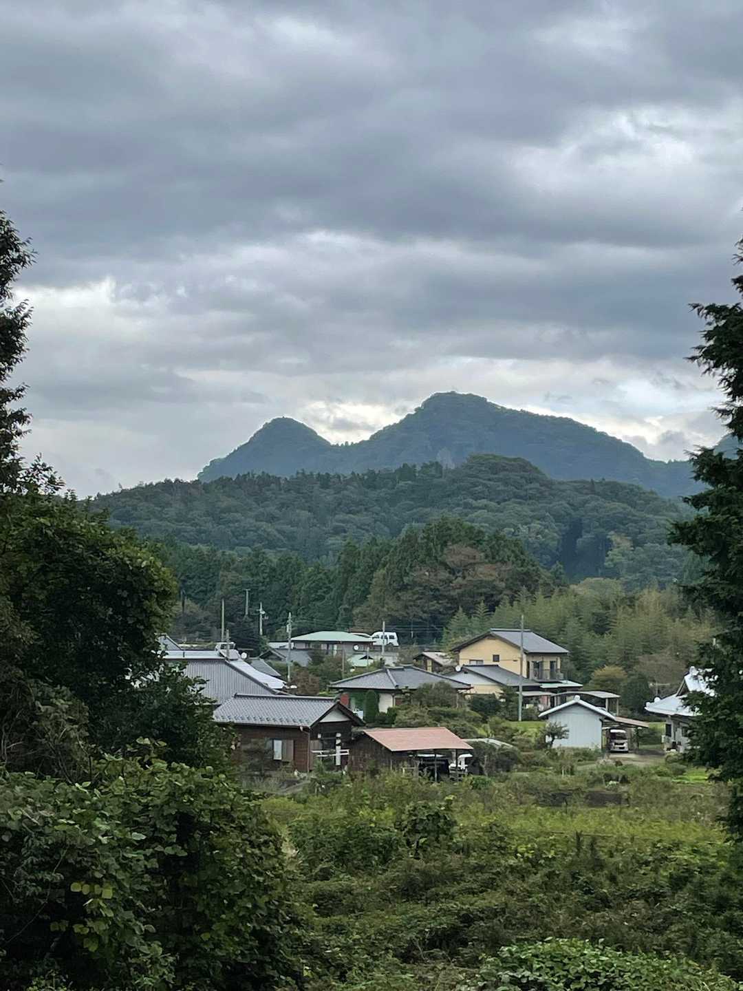 月居山