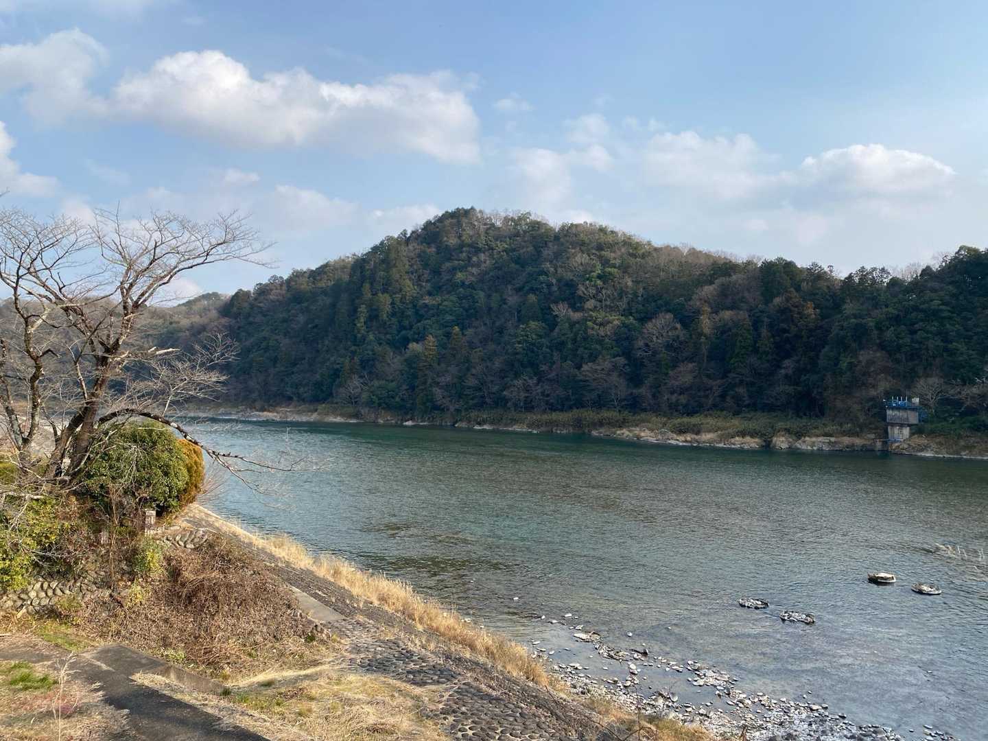 対岸からの松尾山