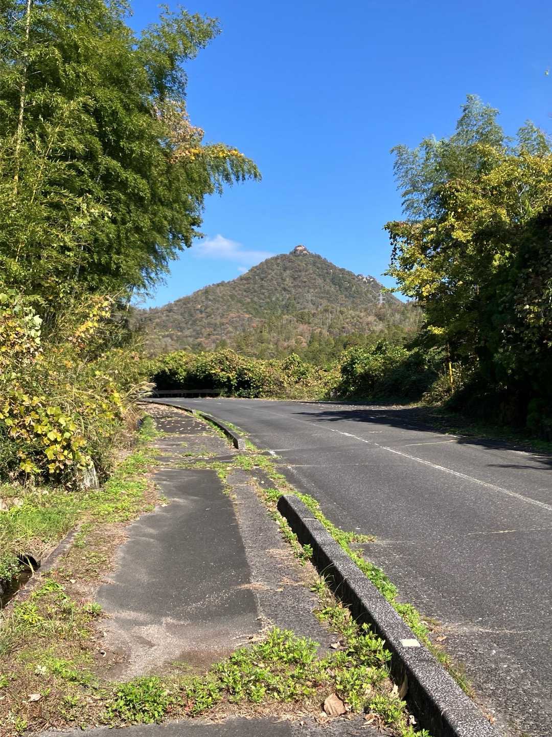 燕山、YAMAPには路あるみたいなので来年行ってみようかな？