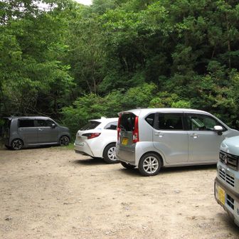 午後からだけど駐車場には6台。今日は小町の滝から直登します