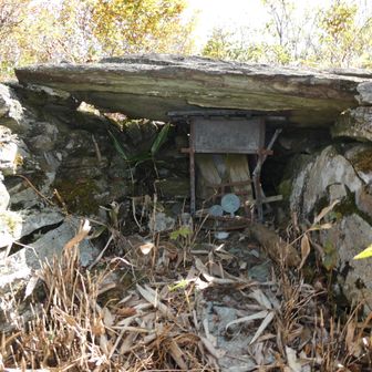 山頂の岩伽藍神社に到着