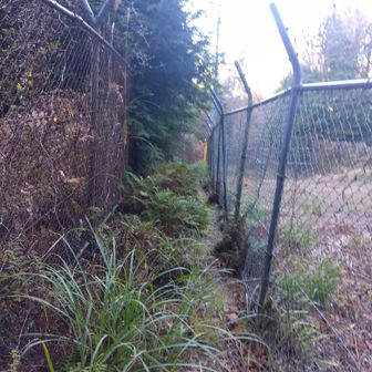 この間を通って帰る