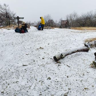 夜叉神峠、小休止
昨日と様子が随分変わった