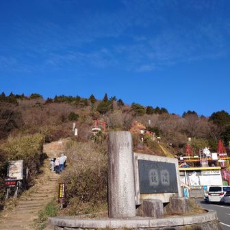 観光の方もたくさんいらっしゃいました
少し休憩して、迎場コースで下山していきます