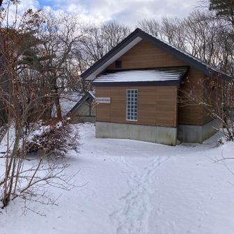 大開平休憩所と山小屋