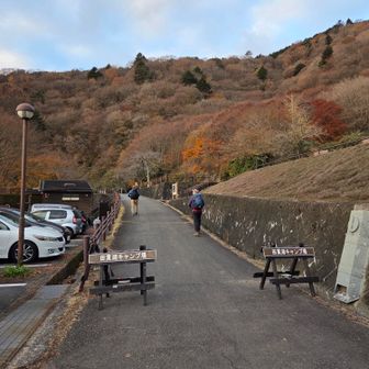 駐車場脇から出発😃