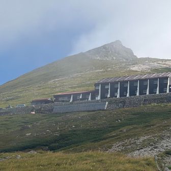 登り返しの白馬岳。