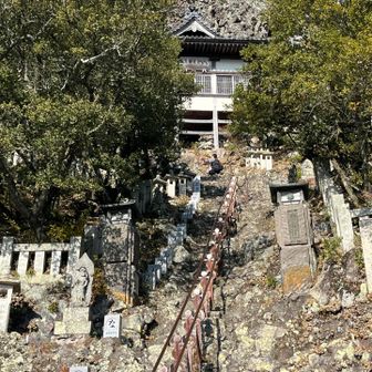 さてと着きましたよ奥之院
かなりの急登
