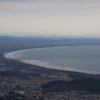 南側は飛島が見えていて、もしかしたら綺麗な三角形は粟島だったのかも