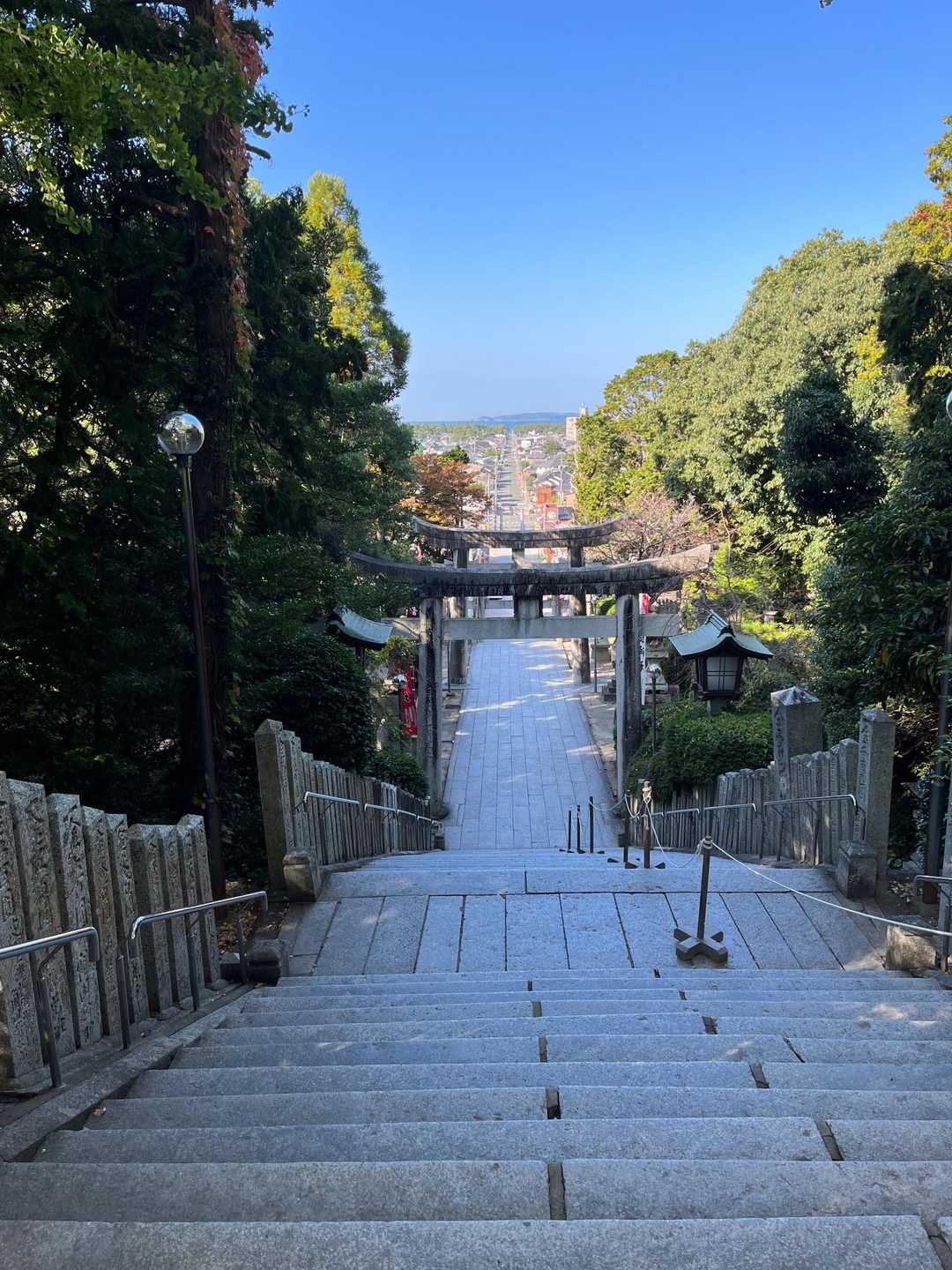 ココが嵐🌀JALCMで有名な『光✨の道』パワースポット😀
う〜ん、真っ直ぐ続いているね😊👍