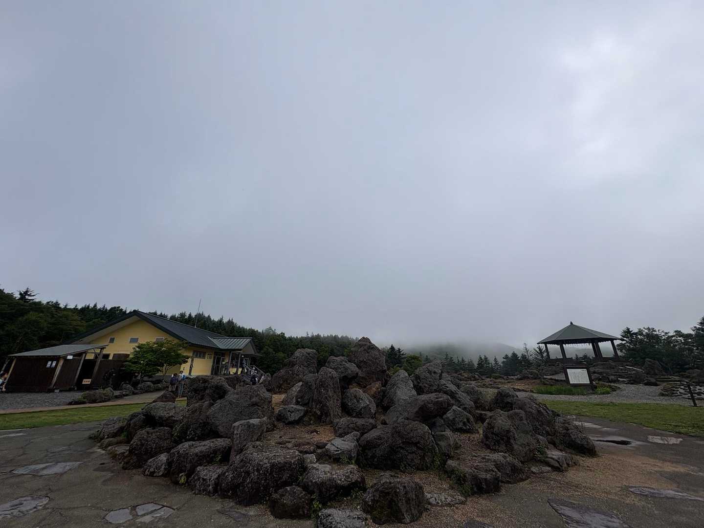 山頂駅…
白根山が見える撮影ポイント😅