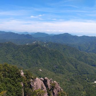 朝日岳を見る