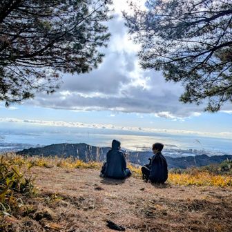 2026年
今年はどんな山に登りたいか、
そのためには何をしたらいいか。
そんな事を考えてると、ワクワクします。
夢のような山行きも、1つ1つ積み重ねて行けば繋がって行く。
私達なりのペースで何度でも会いたい山に会いに行けばいいよね