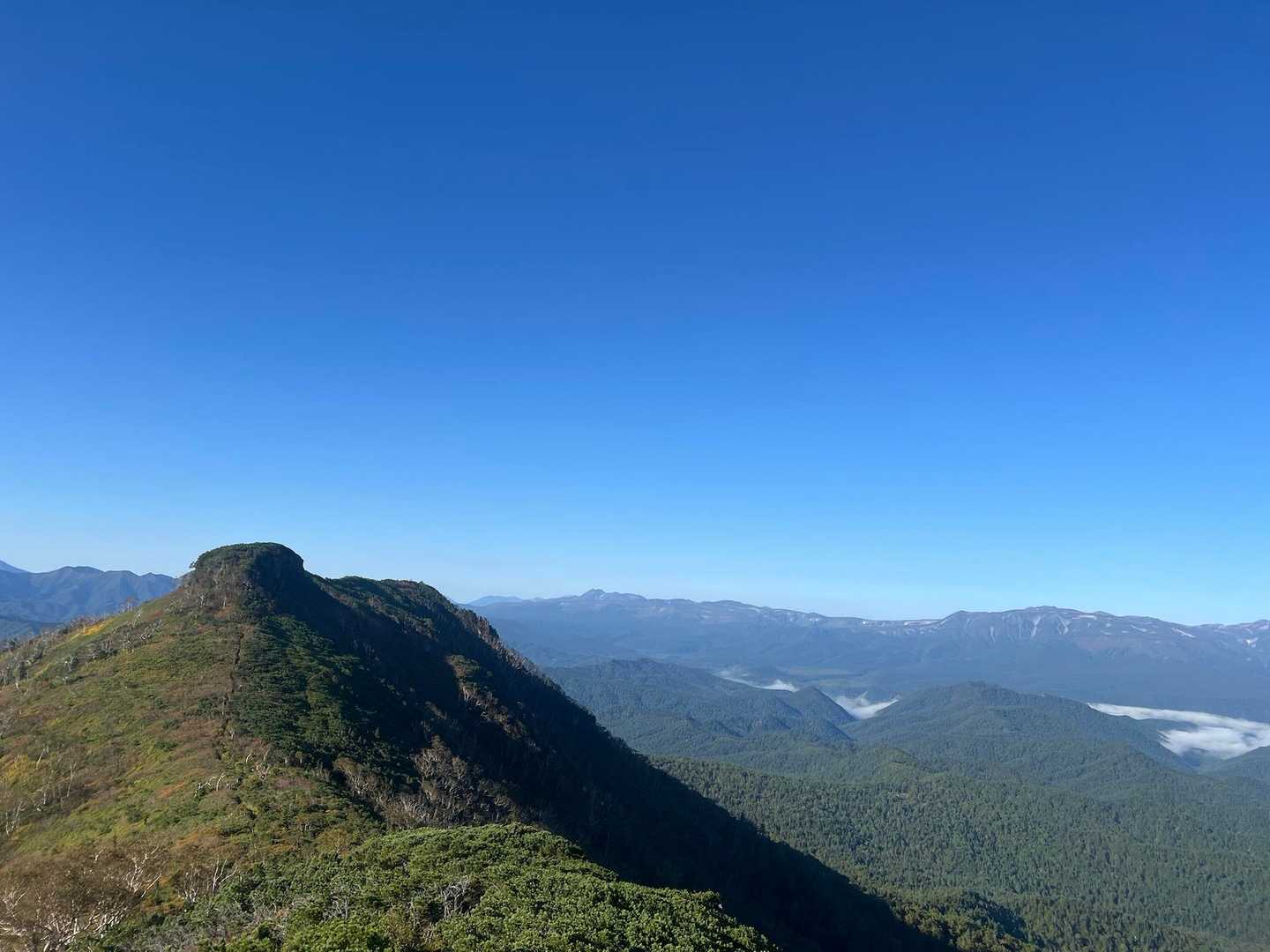 北大雪の隠れた名峰、武利岳と武華山を渡り歩くの写真
