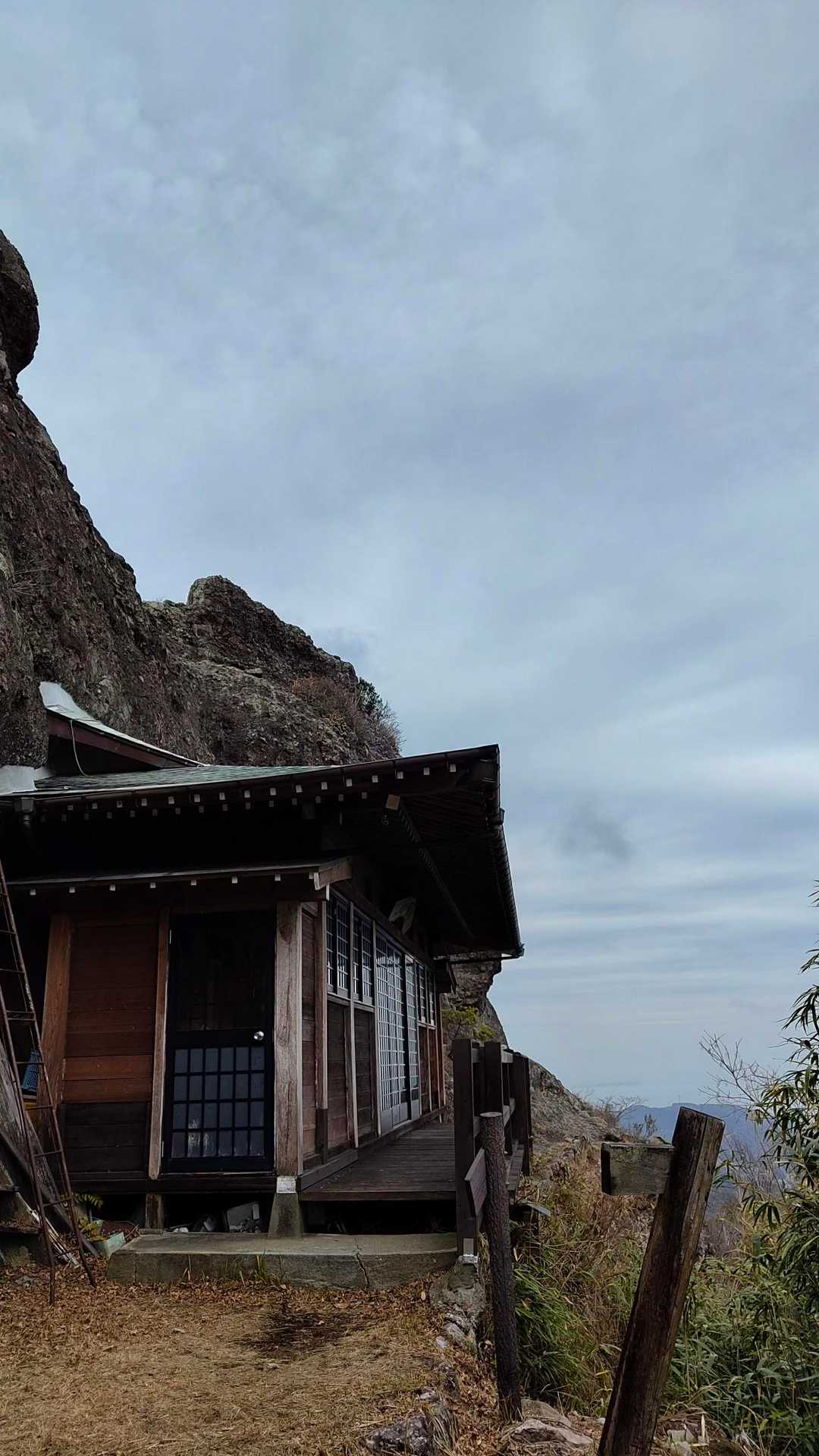凄い所に建ってます🙏