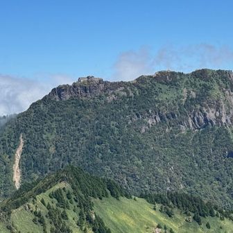頂上山荘、石鎚山神社〜天狗峰〜南尖峰。かっこいい！