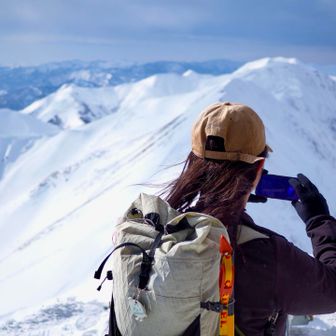 
清楚なMちゃんと雪山