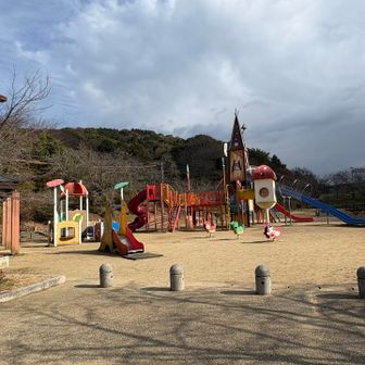 下りてきました。 距離はあったけどキツくなかったそうです😅。平た～い感じの山だから
太平山かなーと話しながら歩く