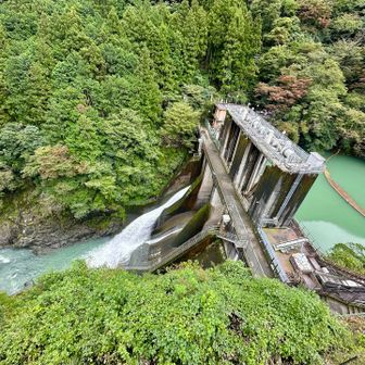 ダムを上から