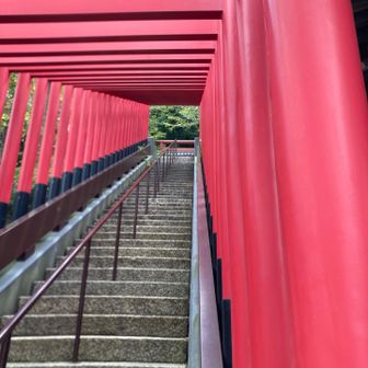 紀三井寺の境内に稲荷神社があります。