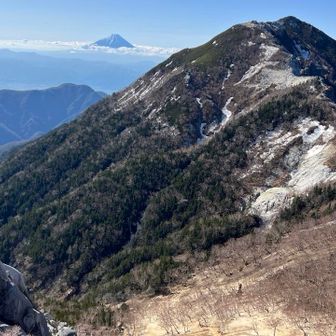 観音岳越しの富士山