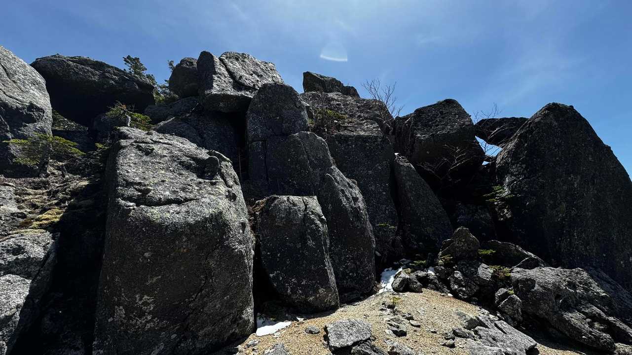 三宝岩、下側から撮影