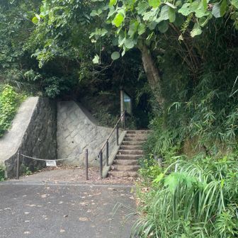 住宅街を登り切った所に取り付き