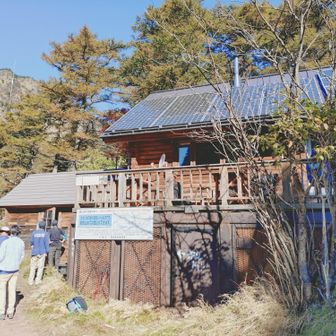 わざわざ少し降りて火山館に寄り道🛖トイレは大小便器１基づつ開放で男女共用で３００円です。
ボットンの様な湧き水使った？水洗でした(笑)