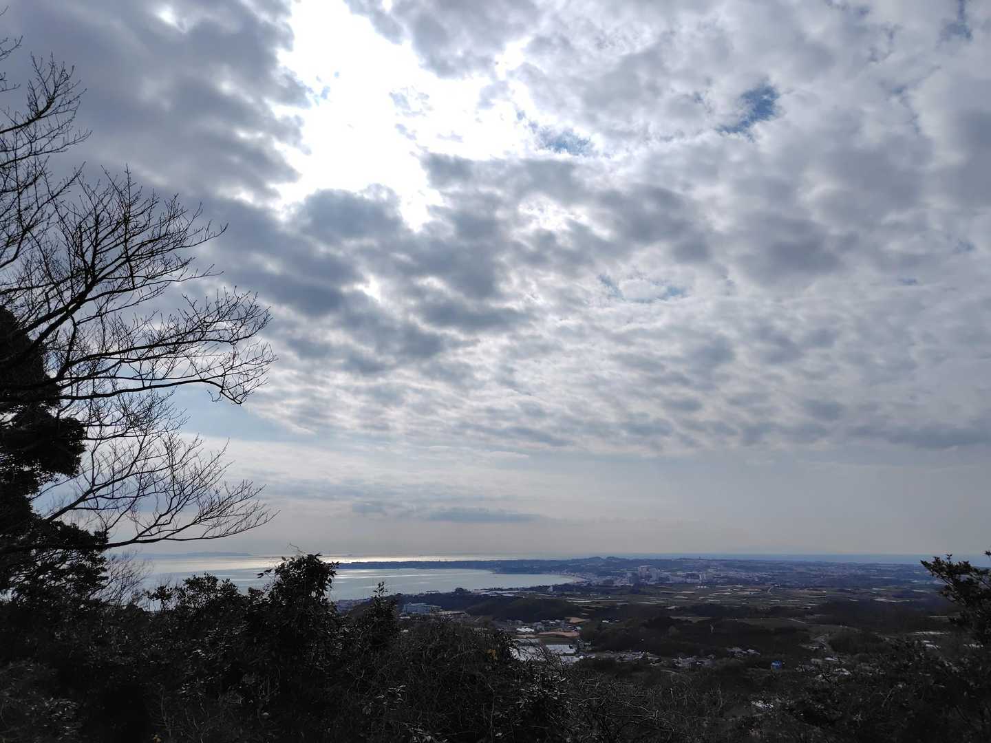 砲台山近くの展望台より。相模湾側