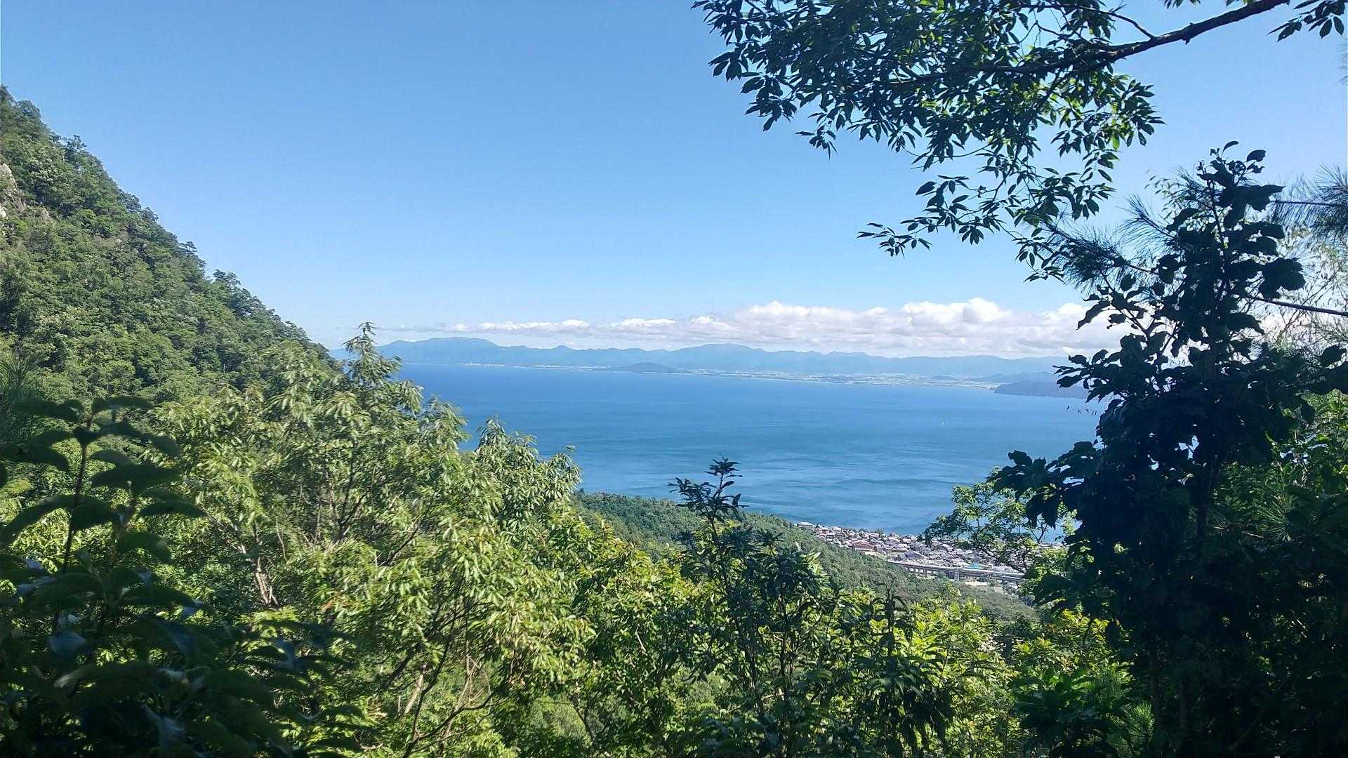 やっと見えた琵琶湖、お天気が良くてきれいな色でした😊