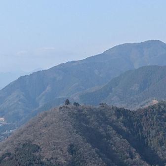 ヘリはいるものの
扇山けむりは見えず