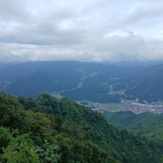 谷川連峰､苗場山方面はがっつり雲の中