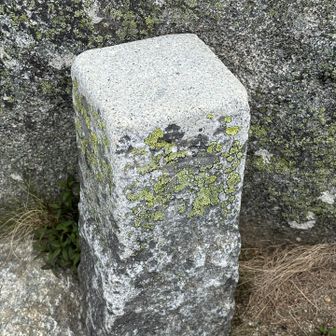 三角点かな？