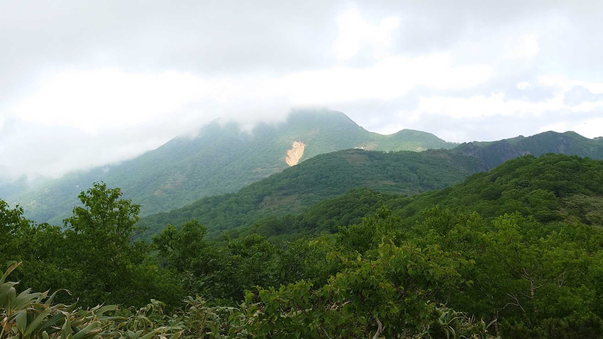 あとは登山口へ戻るだけ🚶
オロフレ山👀山頂見えそうで見えない😰