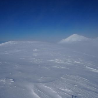 暴風の中、メンバーを30分程待つ