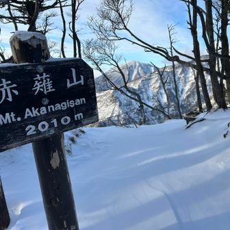 赤薙山頂👍
バックに男体山
ここからはトレースは無いか
できれば、楽をしたかったんだけど